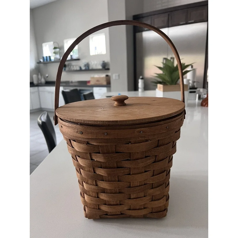 Longaberger Medium  Round Vintage Basket With Wood Lid and Handle